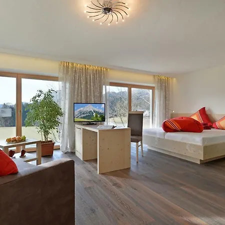 Bauernhof Lindenhof شيفو أم فيلدن كايزر